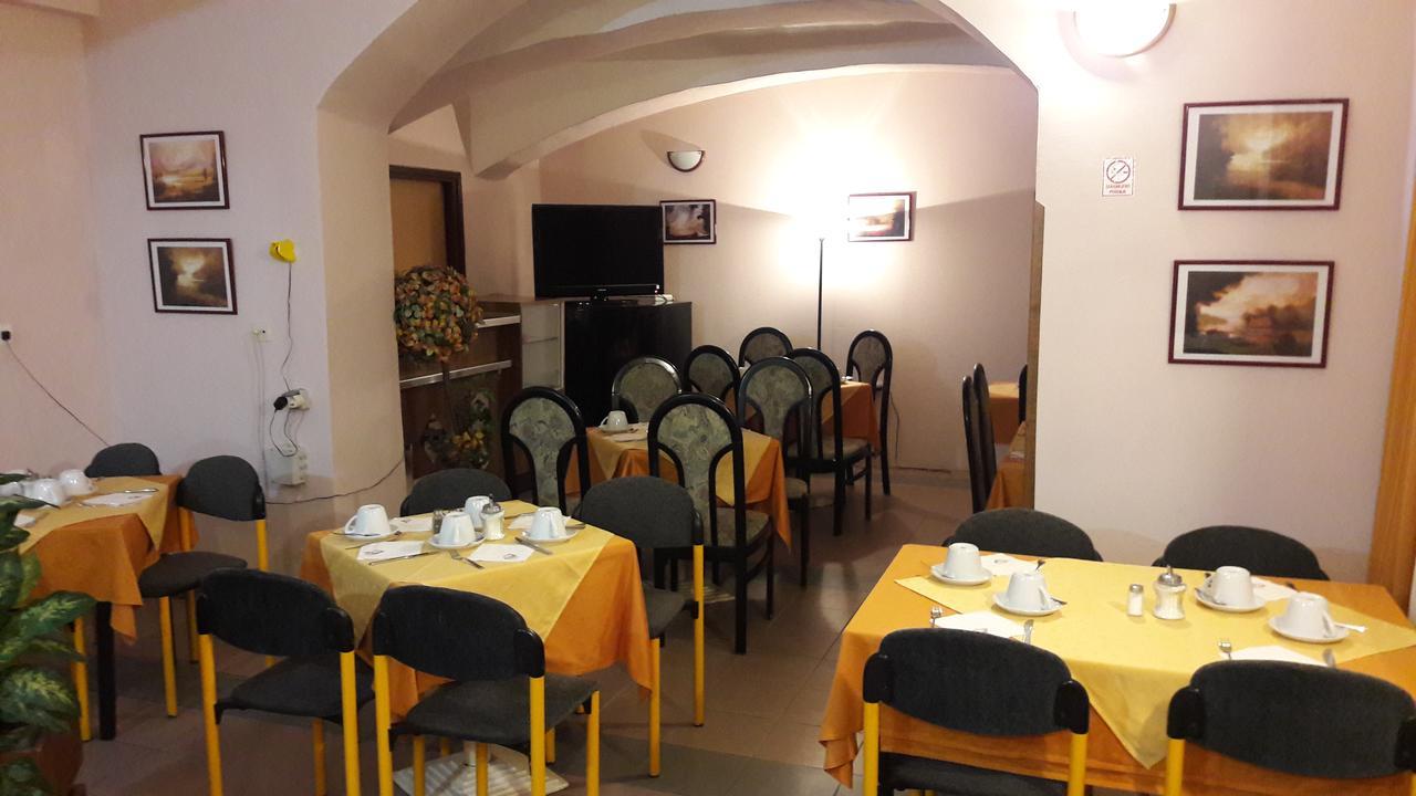 Hotel Veli Joze Pula Exterior photo
